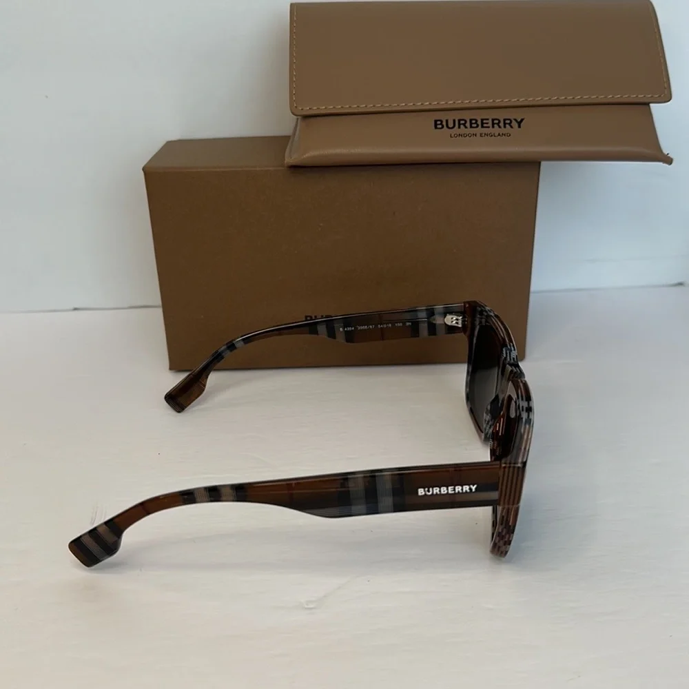 - 💯 - New Authentic BURBERRY Dark Gray Square Men's Sunglasses